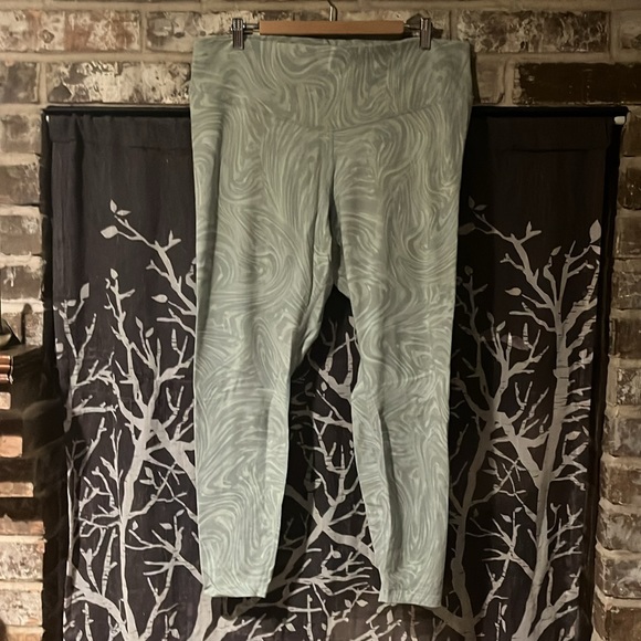 🌿5/$25 Old Navy Green Marble Leggings - Picture 4 of 9